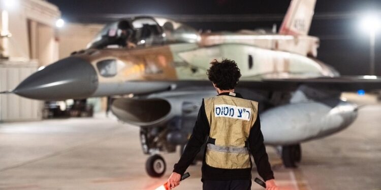 Israel destruye la defensa antiaérea de Siria, ¿ahora mira a Irán?