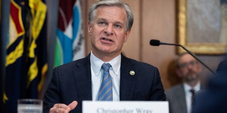 Dimite el director del FBI