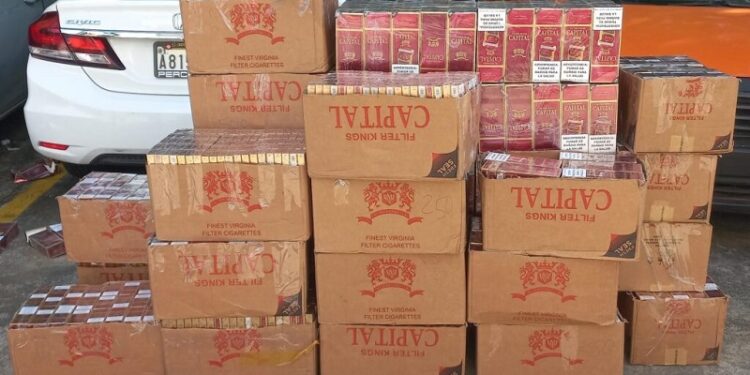 Policía arresta mujer con más de 8.000 cajetillas de cigarrillos de contrabando