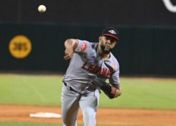 En duelo de pitcheo, Leones caen en extrainnings en el Tetelo