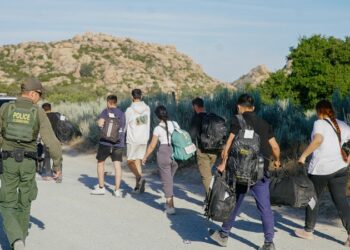 EE.UU. alcanza una cifra récord de deportaciones de migrantes en 2024