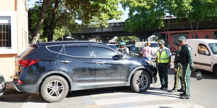 DIGESETT realiza operativo de vehículos mal estacionados