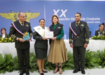 Vicepresidenta Peña encabeza graduación de 2.650 civiles y militares en la Unade