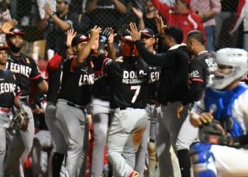Leones vencen al Licey y van por pase a RR