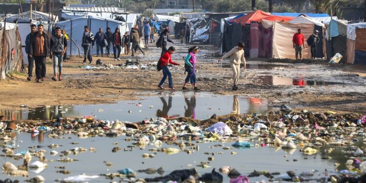 Segundo invierno en Gaza: espeluznantes historias de niños que mueren de frío y luchan por vivir