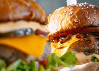 Come hamburguesas durante 7 días y en vez de sangre le extraen «leche»