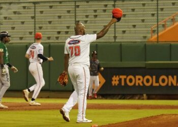 Jumbo Díaz se retira del béisbol