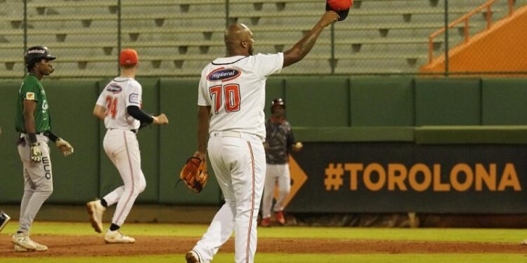 Jumbo Díaz se retira del béisbol
