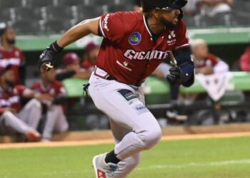 Kelvin Gutiérrez conectó de 4-3, con tres dobles en triunfo de Gigantes