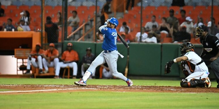 Licey vence a los Toros en el corral