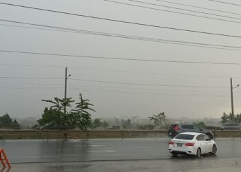 Viento del este-noreste genera lluvias débiles