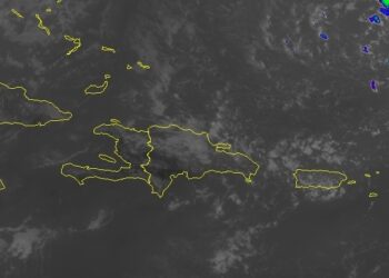 Aguaceros y ráfagas de viento por sistema de baja presión al noreste del país, 13 provincias en alerta