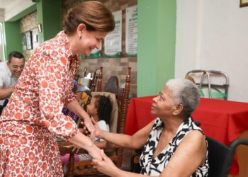 Vicepresidenta Peña supervisa distribución de más de 32.000 raciones alimenticias