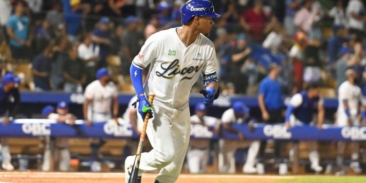 Licey cede en cerrado choque frente a Estrellas