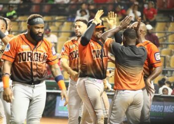 Toros sacan los bates y se imponen a los Leones
