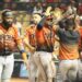 Toros sacan los bates y se imponen a los Leones