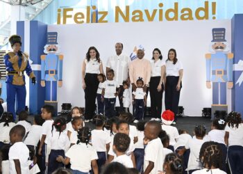 Voluntariado Banreservas realiza fiesta navideña en escuela Movearte del Río Ozama