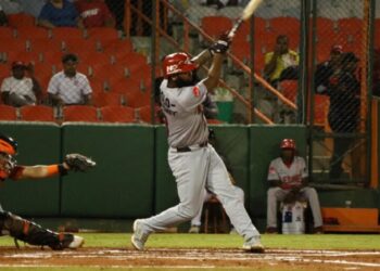 Leones suben al segundo lugar y cortan mala racha con victoria sobre Toros