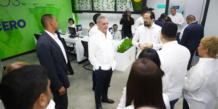 Presidente Abinader inaugura Punto GOB San Cristóbal
