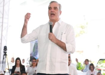 Gobierno lanza proyecto de titulación en el norte del Distrito Nacional