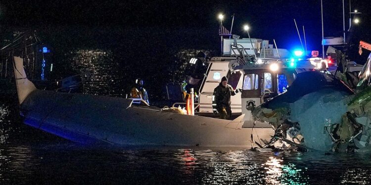 Jefe de Bomberos: No hay supervivientes en la tragedia aérea en Washington D.C.