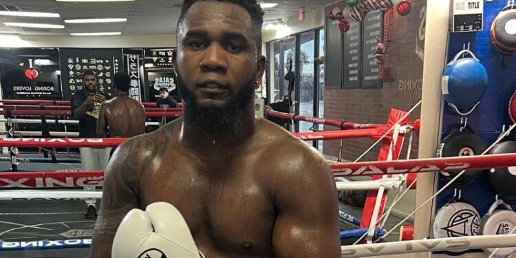 Boxeador dominicano Caballo Bronco defenderá su título en Arabia Saudita