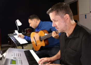 Cantante Carlos de Juan lanza «Tu Piano y Mi Guitarra»