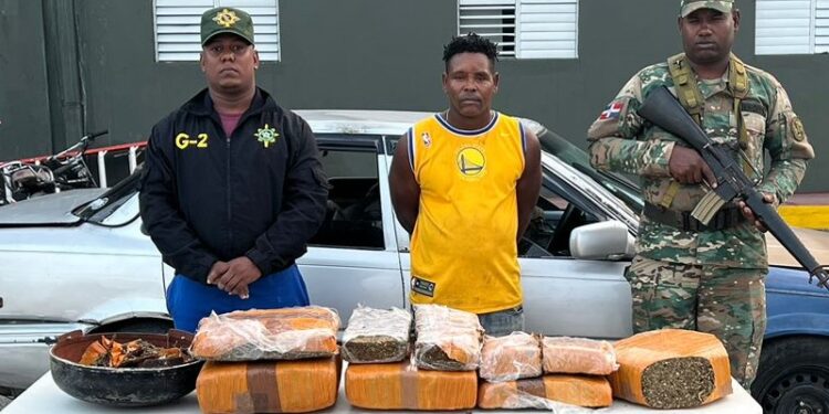 Ejército ocupa 11 paquetes de marihuana y 150,000 cigarrillos