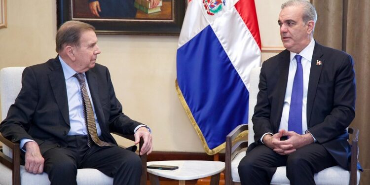 Opositor venezolano Edmundo González Urrutia se reúne con el presidente Luis Abinader