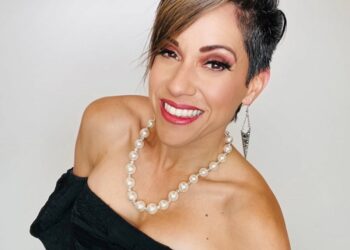 Izis La Enfermera de la Salsa sacude el 2025 con «Traicionera»