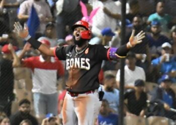 Caminero quedó a un HR del ciclo en paliza del Escogido al Licey