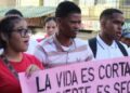 Jóvenes cristianos realizan marcha «Derrumbando Muros» en Los Alcarrizos