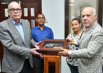 Donan al Archivo General de la Nación histórico revólver Enriquillo