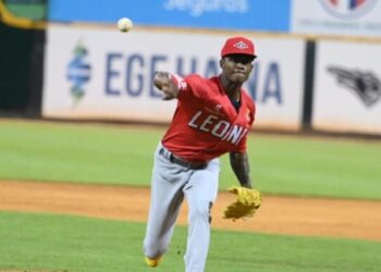 Bullpen escarlata tira primores, pero Leones caen en SPM