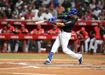 Licey cede ante Escogido que aventaja en la final