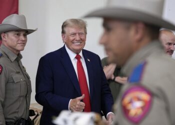 «Esto es solo el principio»: el Pentágono envía 1.500 soldados y helicópteros a la frontera sur