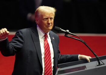 Trump: «Vamos a detener la invasión de nuestras fronteras»