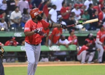 Yamaico remolca cinco con HR y grand slam en victoria sobre Estrellas