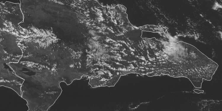 Condiciones mayormente soleadas y oleaje peligroso en ambas costas