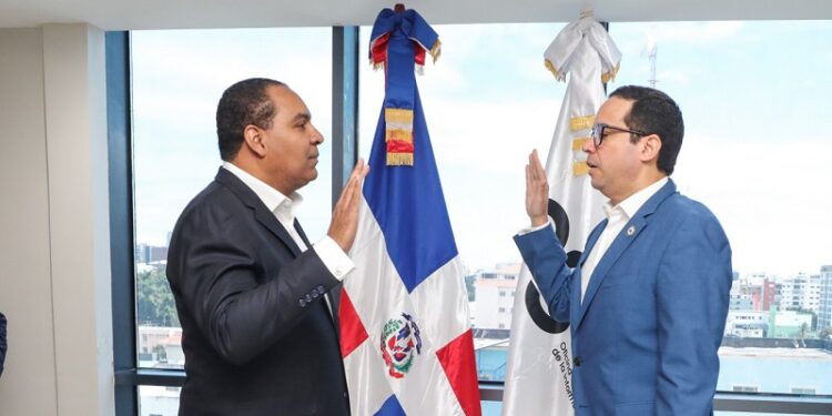Edgar de Jesús Batista es juramentado nuevo director general de la Ogtic