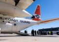 Guardia Costera continúa sus vuelos de expulsión de extranjeros entre California, Texas y Washington