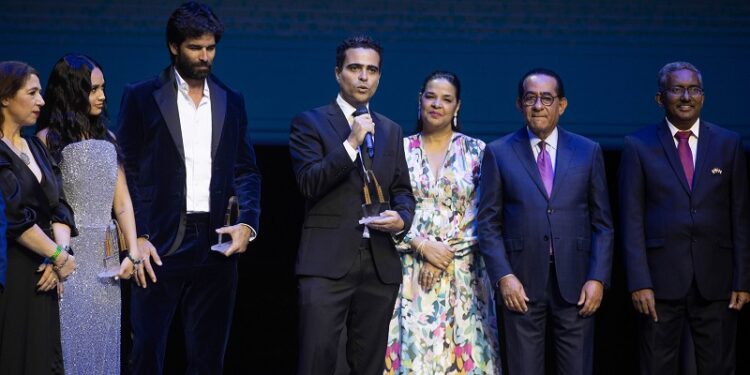 Fernando Santos Díaz recibe el reconocimiento «Pericles Mejía»