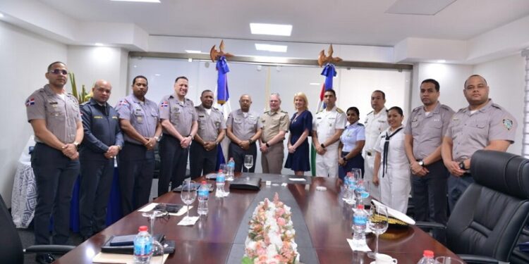 Director de la Policía recibe al director del Colegio Interamericano de Defensa