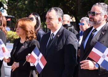 JCE deposita ofrenda floral en el Altar de la Patria con motivo a el 181 aniversario de la Independencia Nacional