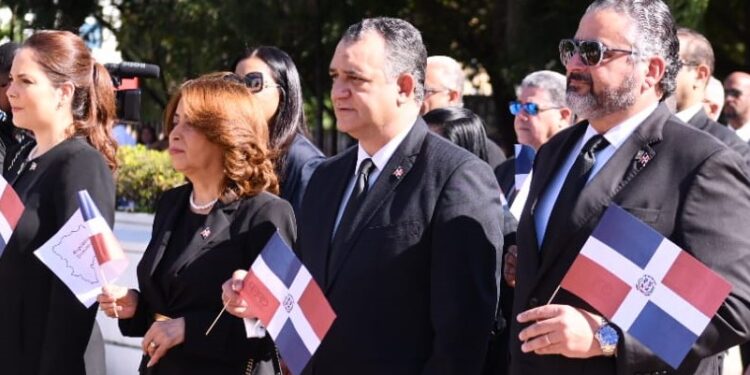JCE deposita ofrenda floral en el Altar de la Patria con motivo a el 181 aniversario de la Independencia Nacional