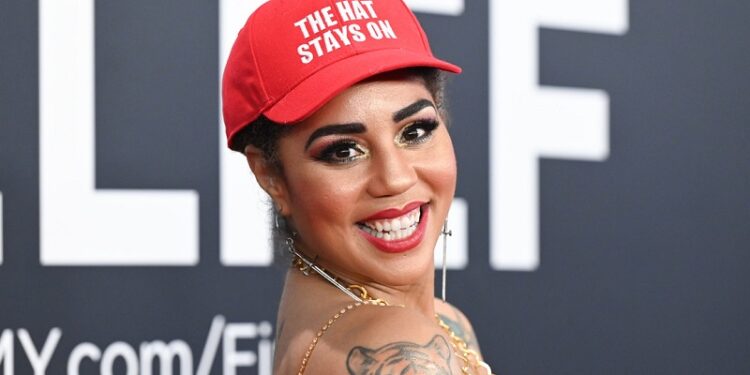 «No quiero verlos aquí»: artista latina defiende la política de deportaciones de Trump