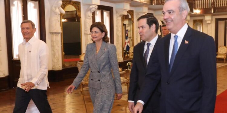 Presidente Abinader y secretario de Estado norteamericano encabezan reunión de trabajo