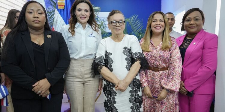 Procuradora inaugura dos locales de unidades de atención integral a víctimas de violencia