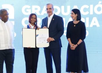 Presidente Abinader encabeza graduación de más de 1.300 jóvenes del programa Oportunidad 14-24