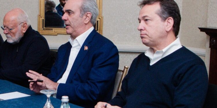 Abinader sostiene reunión de coordinación con empresarios dominicanos en Washington